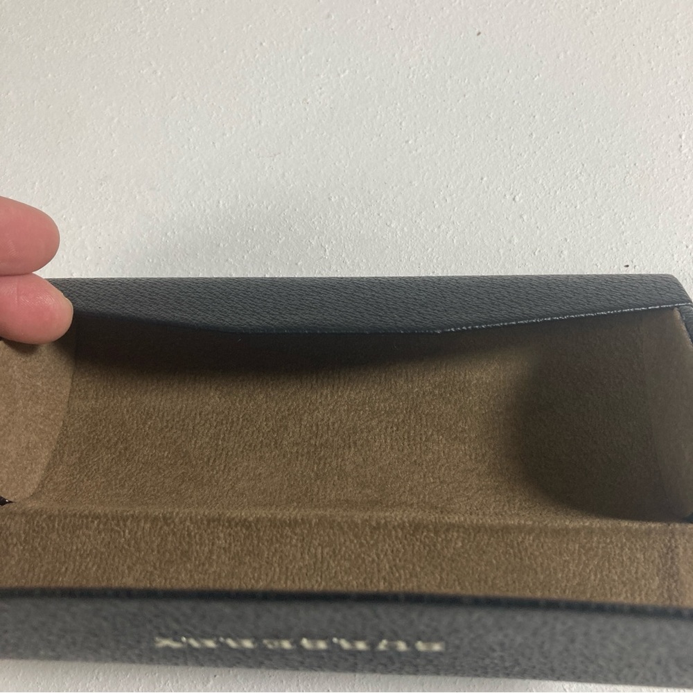 Burberry Glasses Case Black Leather Hard Shell Magnetic Close Sunglasses - Picture 8 of 9